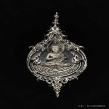 เข็มกลัดพระประธานวัดร่องขุ่น เนื้อเงินรมดำ อ.เฉลิมชัย
