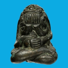 พระปิดตาหลวงพ่อทับ วัดทอง พิมพ์อุ้มบาตร เนื้อสำริดกลับดำ