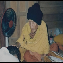 หลวงปู่หมุนผ้ายันต์มหาเศรษฐีมือเทวดาหมึกแดง