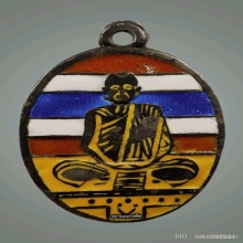 เหรียญรูปไข่เนื้อเงินลงยาสีธงชาติหลวงพ่อเดิม สวยแชมป์
