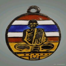 เหรียญรูปไข่เนื้อเงินลงยาสีธงชาติหลวงพ่อเดิม สวยแชมป์