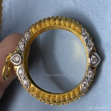 ตลับทองฝั้งเพรชแท้ รูปไข่2.7-3.0 เคยใส่หลวงปู่ทิมหลวงพ่อคูณ 