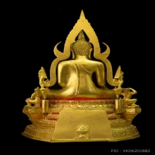 พระพุทธชินราชมจำลอง รุ่นอกเลาบนผ้าทิพย์-ด้านหลังพานพระศรี 