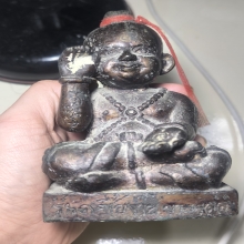 กุมารทองรุ่นเปิดโลกมหาเฮง ปี2546 หลวงพ่อดำ วัดสันติธรรม 
