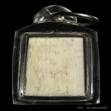 สมเด็จคะแนนเนื้องๅแกะหลวงพ่อมุ่ย สภาพสวยมาก กว้าง1.4Cmสูง2Cm