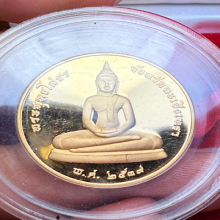หลวงพ่อโสธรเนื้อทองคำารุ่นยกฉัตรทองคําปี39 หนัก18กรัม