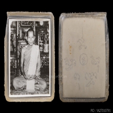 ๙ “หลังจารลายมือท่าน” รูปถ่ายหลวงพ่ออรรถ วัดน้ำวน ๙