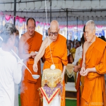 หลวงพ่อโสธรหน้าตัก7นิ้ว  รุ่นมหาโภคทรัพย์  สร้างแค่10องค์  