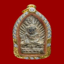 พระร่วงนั่งซุ้มรัศมี เนื้อชินสนิมแดง กรุวัดกลาง จ.นครปฐม