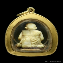 รูปเหมือนหลวงปู่หงษ์ พิมพ์นั่งรวย เนื้องากำจัด 1 ใน 9 องค์
