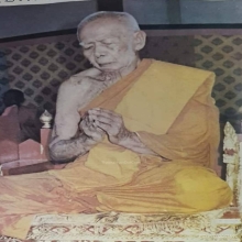 พระสมเด็จขี่แพะหลวงปู่ทิม วัดละหารไร่ ชุดลงกรุ ปี 2517
