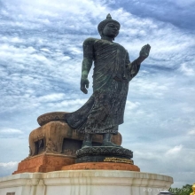 เหรียญพระพุทธ 25 ศตวรรษ เลี่ยมกรอบธรรมจักรเดิม (สวย)