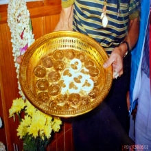 เหรียญบาตรน้ำมนต์หลวงพ่อเกษม เนื้อทองคำ พิมพ์เลข เลข 1