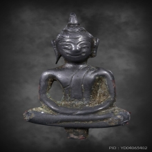 ยอดธงอยุธยา เนื้อเงิน พระมีบิ่นติ่งหูนิดหน่อย(แต่ไม่มีซ้อม)