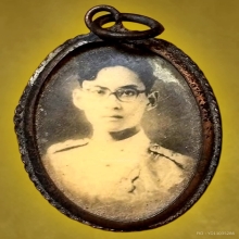 ล๊อกเก็ตยุคแรกๆพระฉายาลักษณ์ในหลวง ร.๙ และพระราชินี 