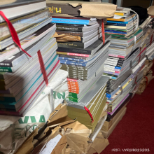 หนังสือรวมถาพชีวประวัติ และวัตถุมงคลยอดนิยม หลวงพ่อน้อย