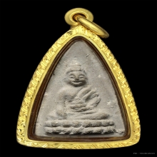 พระพุทโธน้อย เนื้อผง พิมพ์กลาง  แขนหักศอก  เลี่ยมทอง