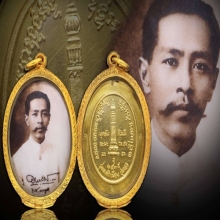 (2)ล็อกเก็ตหมอพร หลังทองคำ กรมหลวงชุมพร หลักเมืองชุมพร ปี 35
