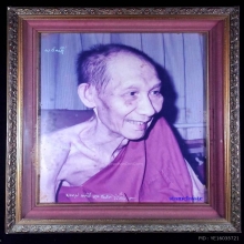 รูปถ่ายหลวงพ่อเกษม เขมโก ลงอักขระและลายมือท่าน