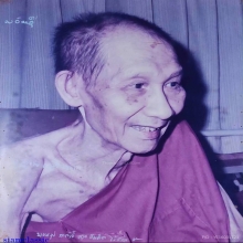 รูปถ่ายหลวงพ่อเกษม เขมโก ลงอักขระและลายมือท่าน