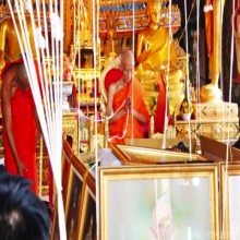 เหรียญรวยมหาเศรษฐี ปี57 หลวงพ่อรวย เนื้อนวะ (แท้ทัน)