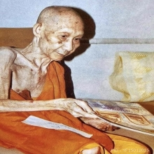 ลพ.เกษม เขมโก…พระรูปหล่อก้นหนู เนื้อนวะ พ.ศ. ๒๕๑๘