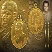 พระอาจารย์วัน อุตตโม เนื้อทองคำ ถ้ำอภัยดำรงธรรม สกลนคร