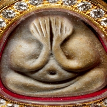หลวงปู่โต๊ะ พระปิดตา มหาเสน่ห์ เกสร