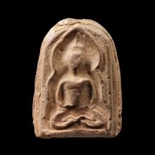 พระหลวงปู่บุญ ซุ้มแหลมใหญ่ เนื้อดิน