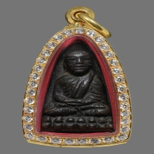 หลวงปู่ทวดเตารีด“แข้งขีด”องค์ดาราในหนังสือ