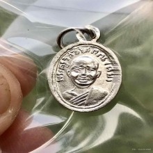 หลวงปู่ทวด เม็ดแตงหน้าผาก 4 เส้นหนังสือเลยหู ปี 2506 