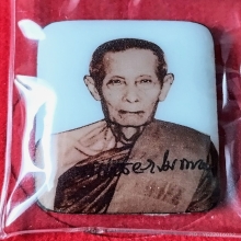 ล็อกเก็ตหลวงปู่โต๊ะ ลายเซ็นต์ใหญ่ หลังผงเกสร