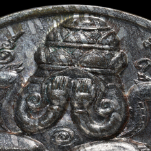 เหรียญปิดตาพังพระกาฬ รุ่นแรก ปี 32 เครายาว พลายเงิน