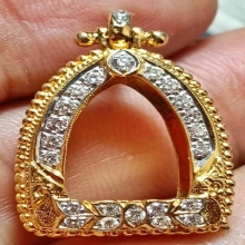 ตลับทองฝังเพชรแท้สำหรับใส่พระขนาดเล็ก