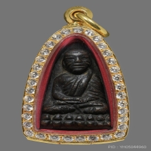 หลวงปู่ทวดเตารีด“แข้งขีด”องค์ดาราในหนังสือ