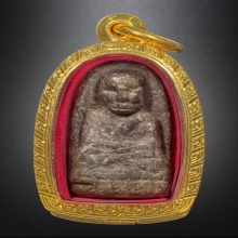 หลวงพ่อทวดเนื้อว่านรุ่นแรก พิมพ์พระรอดหน้าใหญ่ ปี.2497
