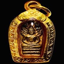ปรกใบมะขาม รุ่นแรก หลวงปู่ดุลย์ ปี.2520 เลี่ยมทองคำแท้