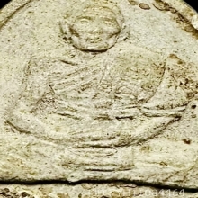 พระผงอายุยืน หลวงปู่สี วัดเขาถ้ำบุญ ปี 2517 สวยแชมป์