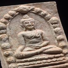 พระพุทธสิหิงค์ รุ่นแรก หลักเมืองนครฯ ปี 2530 เนื้อนำฤกษ์