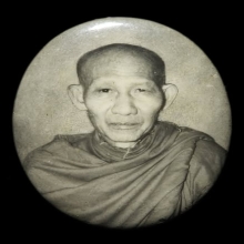 ล็อคเก็ต หลวงพ่อเกษม เขมโก รุ่น มงคลเกษม 81 หลังทองแดง