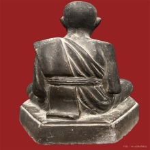 หลวงปู่ศุข วัดปราสาท เนื้อผงปี06