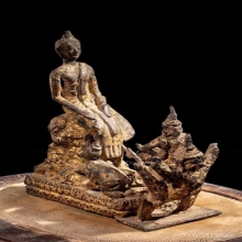 พระรัตนะปางป่าเลไลยก์ประทับบนนารายณ์ทรงครุฑ