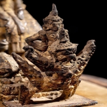 พระรัตนะปางป่าเลไลยก์ประทับบนนารายณ์ทรงครุฑ