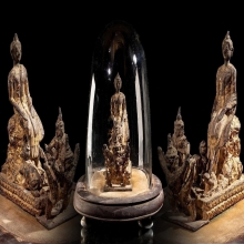 พระรัตนะปางป่าเลไลยก์ประทับบนนารายณ์ทรงครุฑ