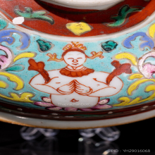 ฝาโถเบญจรงค์ลายเทพพนม พื้นฟ้าสมัยอยุธยา