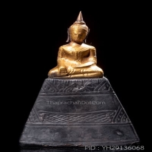พระบูชาบุทองคำสมัยอยุธยาปลาย
