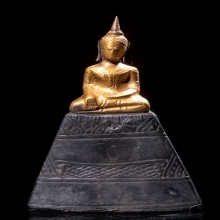 พระบูชาบุทองคำสมัยอยุธยาปลาย
