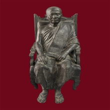 พระบูชานั่งเก้าอี้ หลวงพ่อพริ้ง วัดบางปะกอก