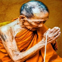 ปรกใบมะขาม รุ่นแรก หลวงปู่กาหลง เขี้ยวแก้ว เนื้อเงิน