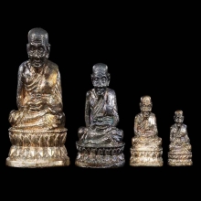 พ่อทวดสร้างเจดีย์ปี 33 ชุดกรรมการใหญ่ 4 องค์ เนื้อเงิน+กล่อง